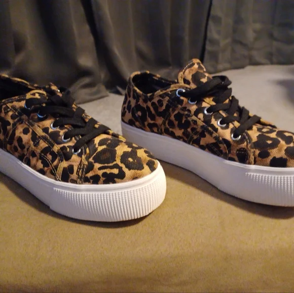 Steve Madden Leppard platform shoes, like new, size 9.5(run small) - Picture 2 of 4